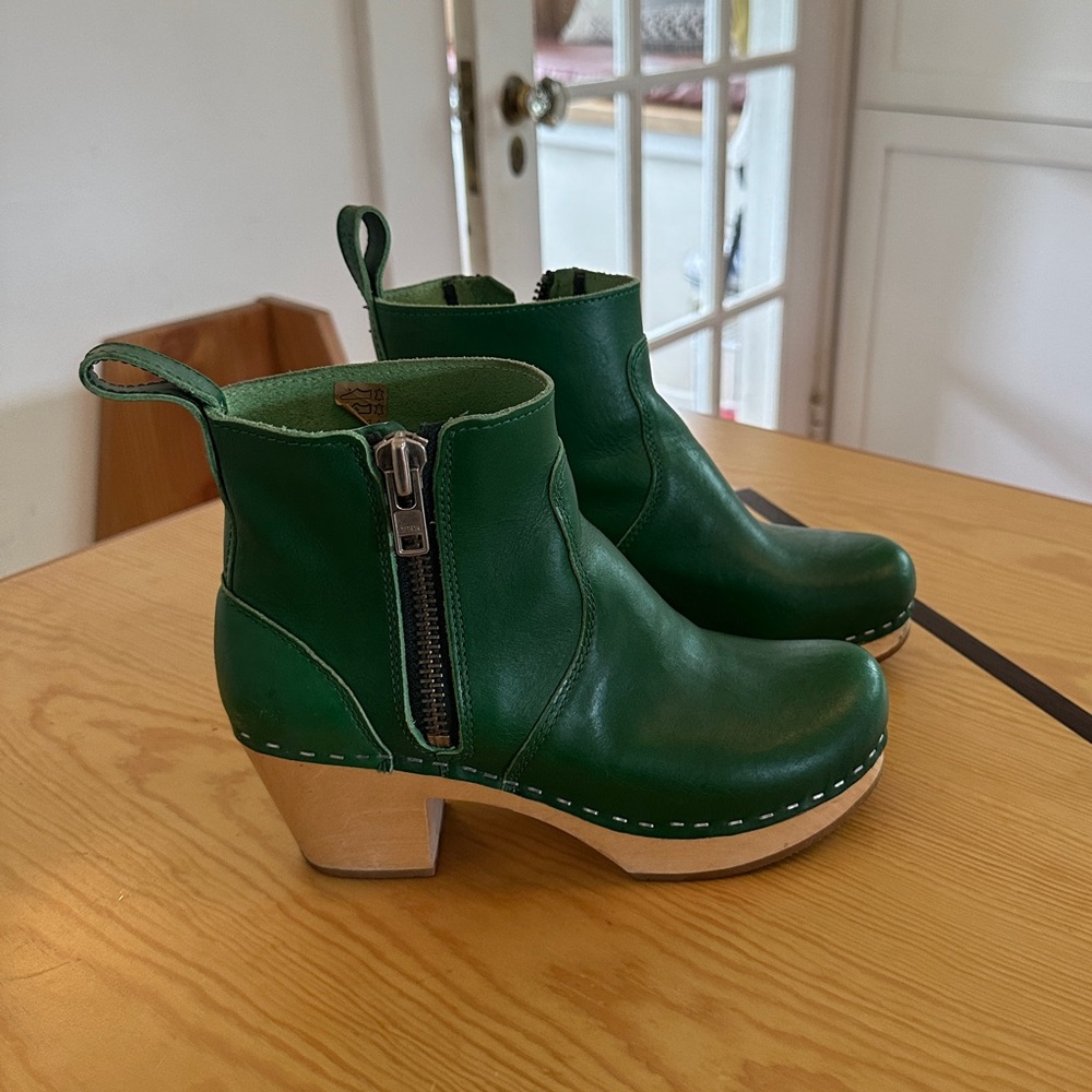 Swedish Hasbeens size 38 Zip It Emy